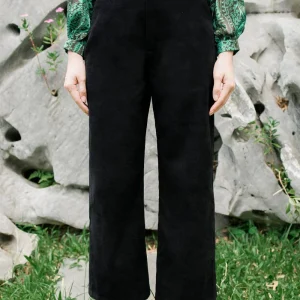 Quần suông Cardina kiểu dáng thanh lịch, chất liệu nhung tăm mềm mại